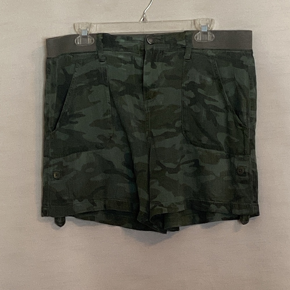Women's Knox Rose Camouflage Cargo Shorts - Dark Green Camo